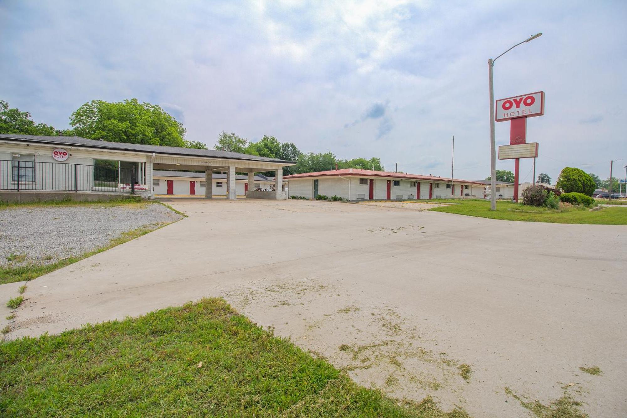 Oyo Ok S Main St Mcalester